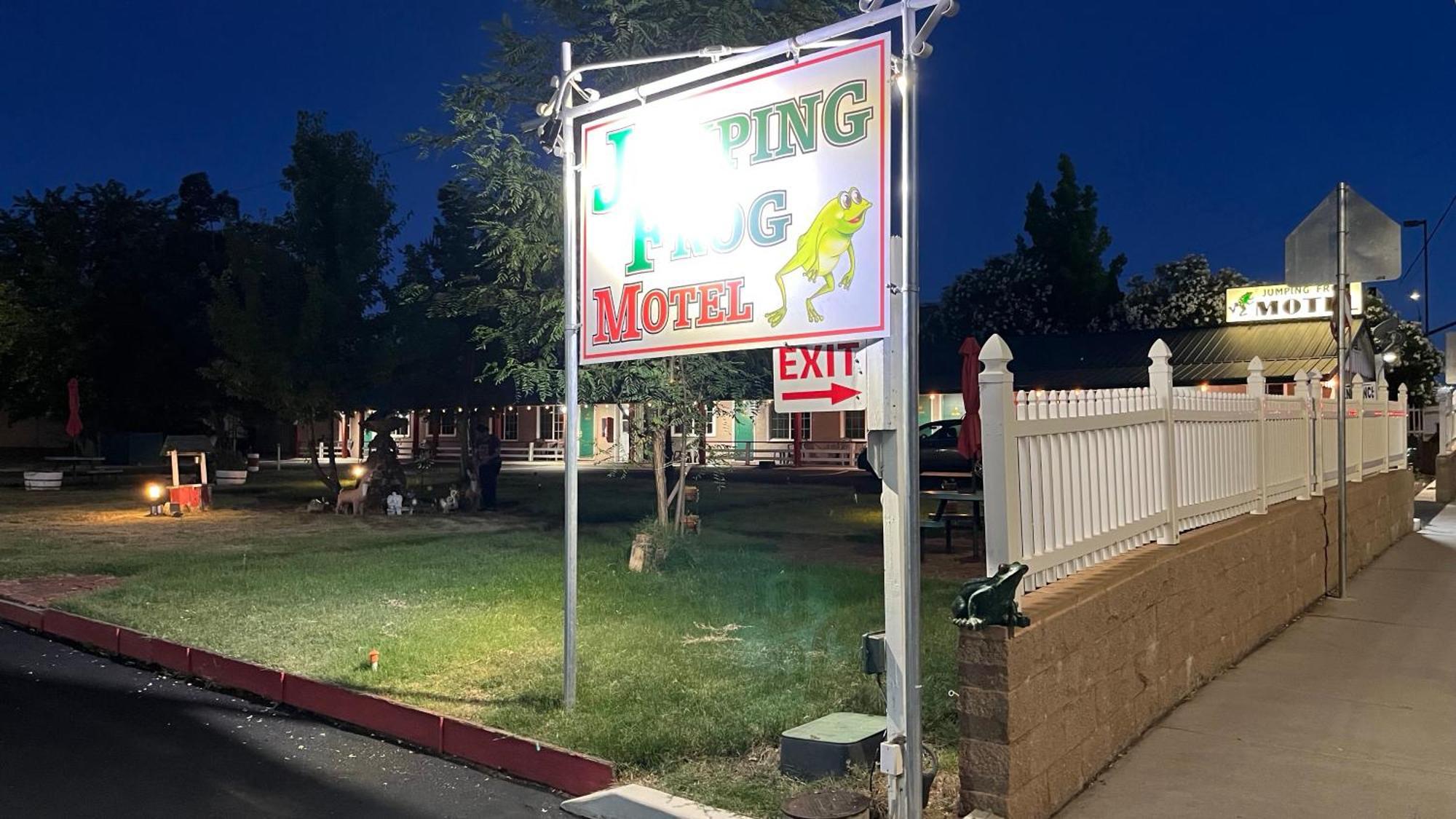 Jumping Frog Motel Енджелс Кемп Екстер'єр фото